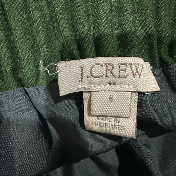 Green high waisted skirt with pockets - Picture 3 of 3